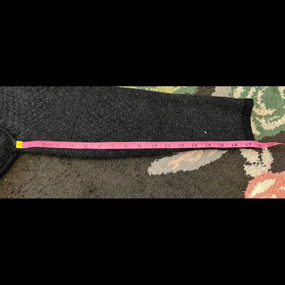 SOLD Dale of Norway sweater - Picture 13 of 15